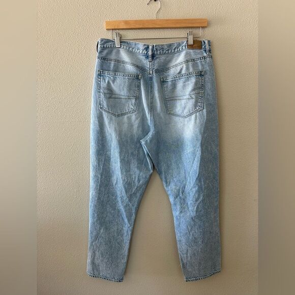 American Eagle Mom Jeans Light Wash Destroyed Distressed 100% Cotton Size 12 - Picture 5 of 7